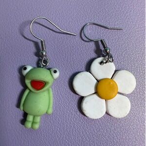 Mismatched Novelty Earrings Frog Daisy Cute Kawaii Retro Plastic Dangle